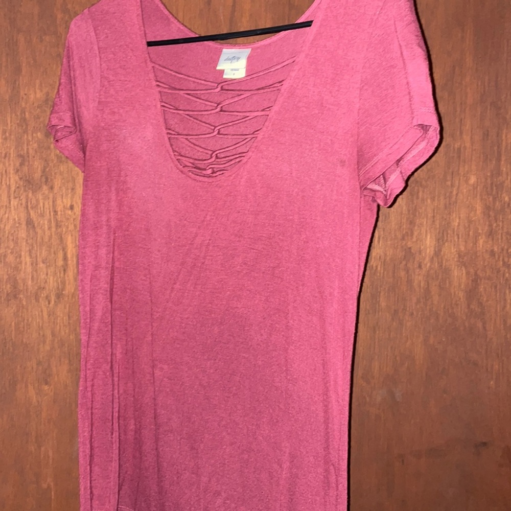 Small Daytrip tee with crossed front.